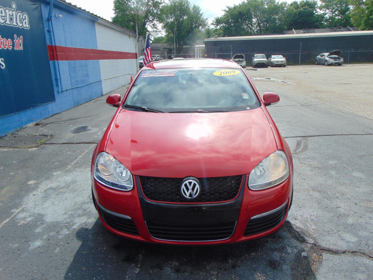 2009 Red Volkswagen Jetta (3VWRM71K49M) with an 5-Cyl 2.5 Liter engine, Automatic, 6-Spd w/Overdrive and Tiptronic transmission, located at 2105 Dixie Hwy, Louisville, KY, 40210, (502) 772-3333, 38.220932, -85.795441 - Photo#2